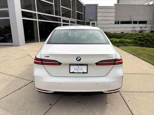2025 BMW 530 i xDrive