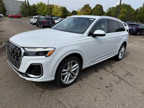 2025 Audi Q7 55 Premium Plus