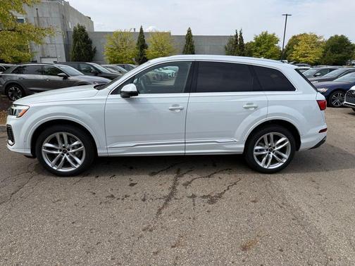 2025 Audi Q7 55 Premium Plus