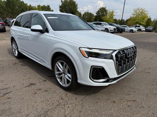 2025 Audi Q7 55 Premium Plus