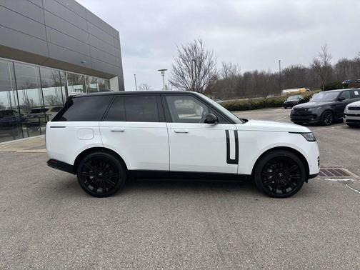 2025 Land Rover Range Rover P400 SE