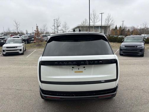 2025 Land Rover Range Rover P400 SE