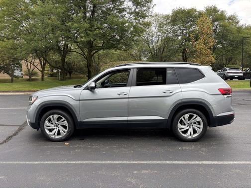 2022 Volkswagen Atlas 3.6L SE w/Technology