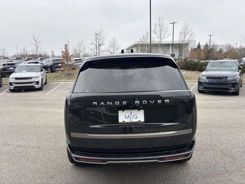 2026 Land Rover Range Rover P530 SE