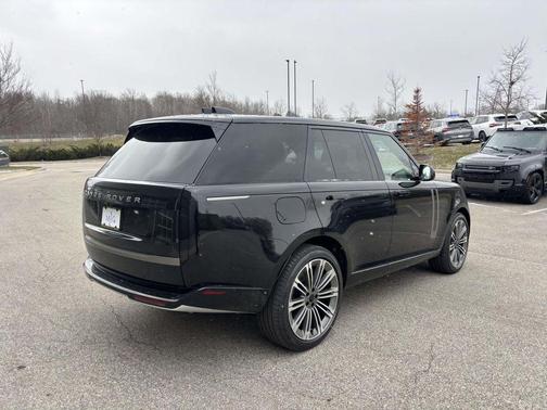 2026 Land Rover Range Rover P530 SE