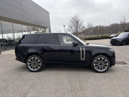 2026 Land Rover Range Rover P530 SE