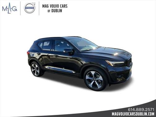 2025 Volvo XC40 B5 Plus Dark Theme