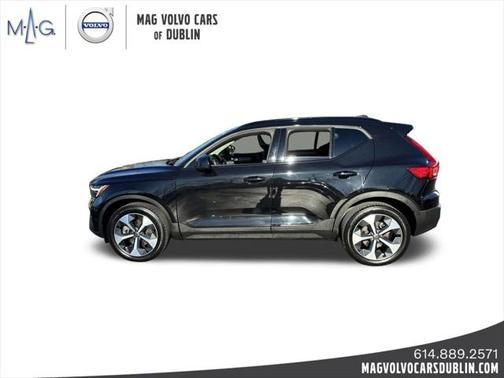 2025 Volvo XC40 B5 Plus Dark Theme