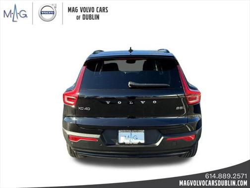 2025 Volvo XC40 B5 Plus Dark Theme