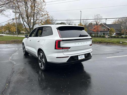 2025 Volvo EX90 Twin Motor Performance Ultra 6-Seater