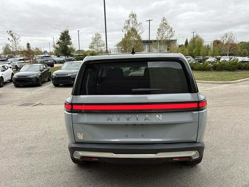 2023 Rivian R1S Adventure