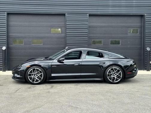 2025 Porsche Taycan 4
