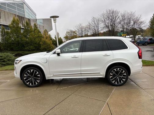 2026 Volvo XC90 Plug-In Hybrid T8 Plus 7-Seater