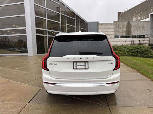 2026 Volvo XC90 Plug-In Hybrid T8 Plus 7-Seater