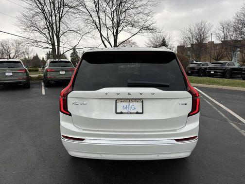 2025 Volvo XC90 Plug-In Hybrid T8 Plus 7-Seater