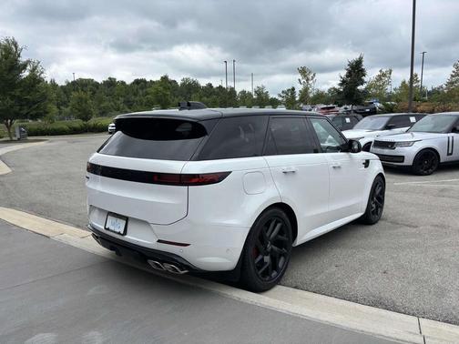 2025 Land Rover Range Rover Sport SE