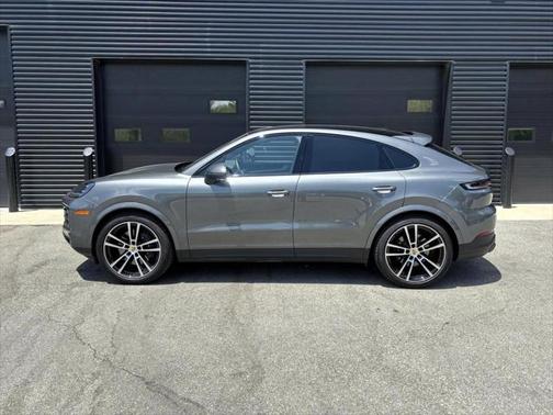 2024 Porsche Cayenne Base (Tiptronic)
