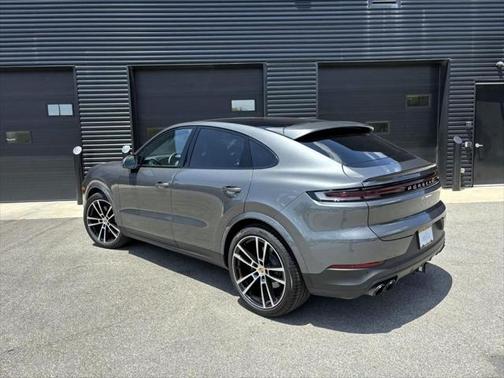 2024 Porsche Cayenne Base (Tiptronic)
