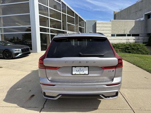 2026 Volvo XC60 B5 Plus