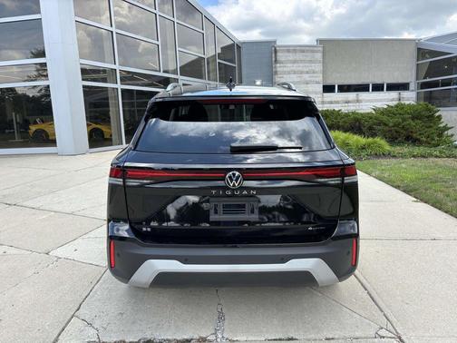 2025 Volkswagen Tiguan 2.0T SE 4MOTION