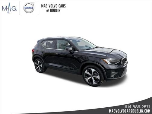 2025 Volvo XC40 B5 Core Bright Theme