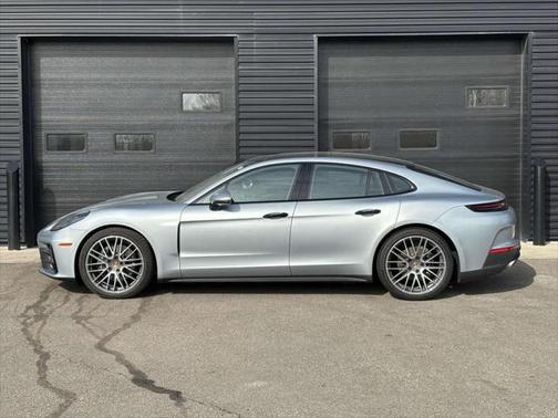 2025 Porsche Panamera 4
