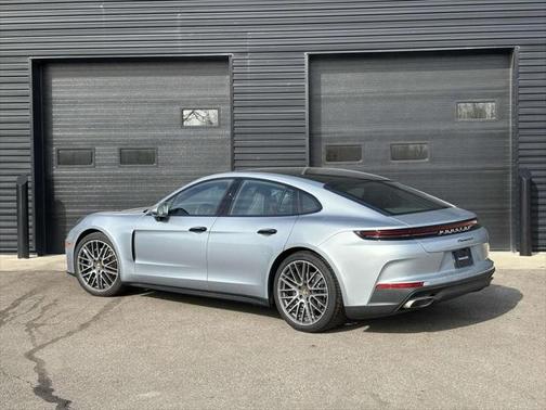 2025 Porsche Panamera 4