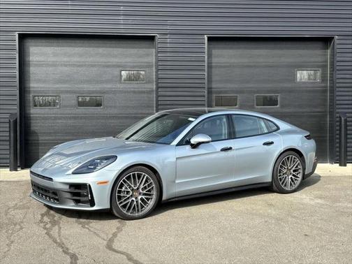 2025 Porsche Panamera 4