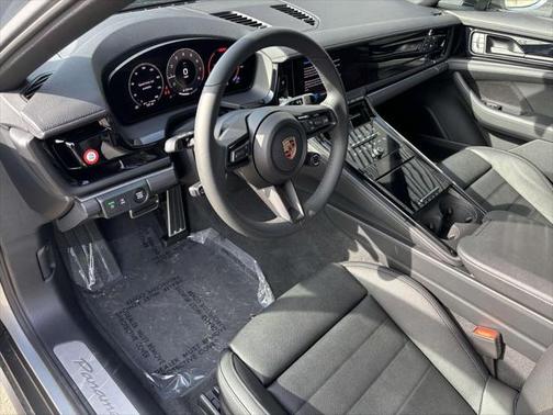 2025 Porsche Panamera 4