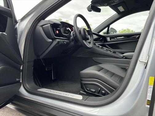 2025 Porsche Panamera 4