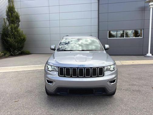 2020 Jeep Grand Cherokee Laredo