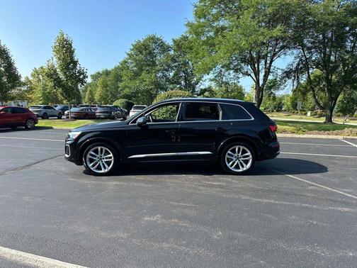 2025 Audi Q7 55 Premium Plus