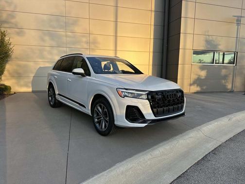 2026 Audi Q7 45 Premium