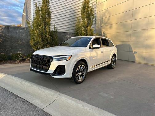 2026 Audi Q7 45 Premium