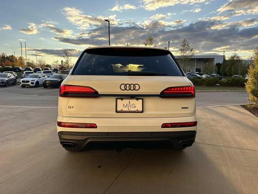 2026 Audi Q7 45 Premium