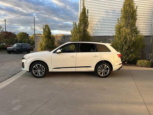 2026 Audi Q7 45 Premium