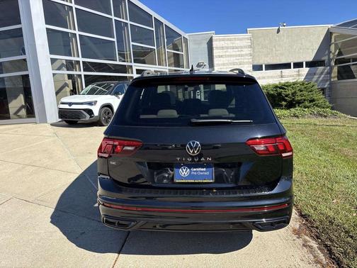 2023 Volkswagen Tiguan 2.0T SE R-Line Black