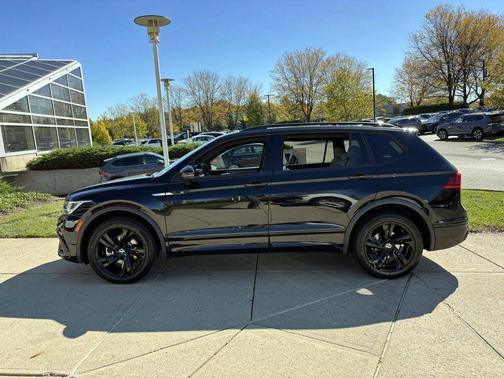 2023 Volkswagen Tiguan 2.0T SE R-Line Black