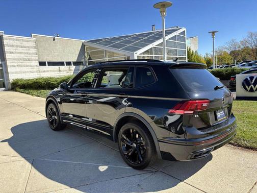 2023 Volkswagen Tiguan 2.0T SE R-Line Black