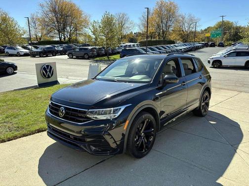 2023 Volkswagen Tiguan 2.0T SE R-Line Black