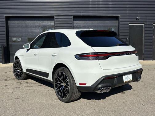 2026 Porsche Macan 