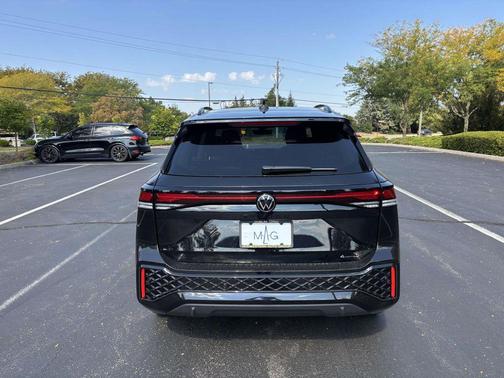 2025 Volkswagen Tiguan 2.0T SE R-Line Black 4MOTION