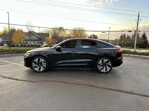 2024 Audi Q8 e-tron Prestige