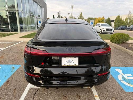 2024 Audi Q8 e-tron Prestige