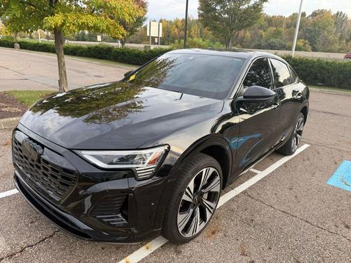 2024 Audi Q8 e-tron Prestige