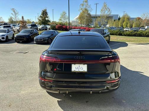 2024 Audi Q8 e-tron Prestige