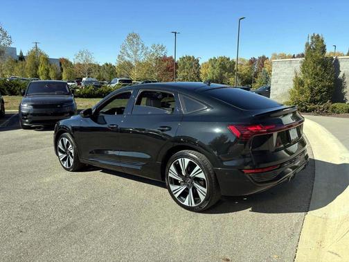 2024 Audi Q8 e-tron Prestige
