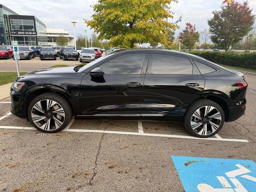 2024 Audi Q8 e-tron Prestige