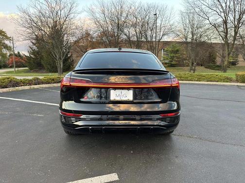 2024 Audi Q8 e-tron Prestige