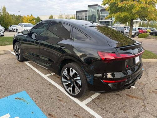 2024 Audi Q8 e-tron Prestige